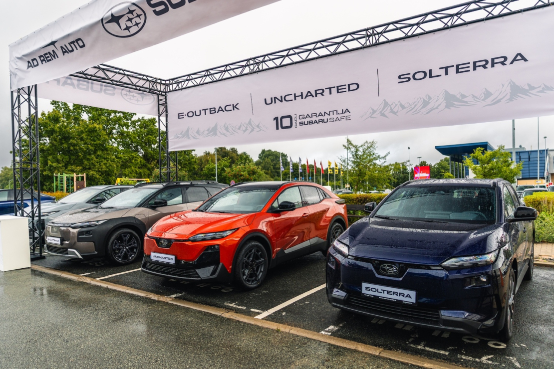 "Spices e-Auto dienā" apmeklētāji varēja apskatīt un izmēģināt vairāk nekā 30 elektroauto modeļus.