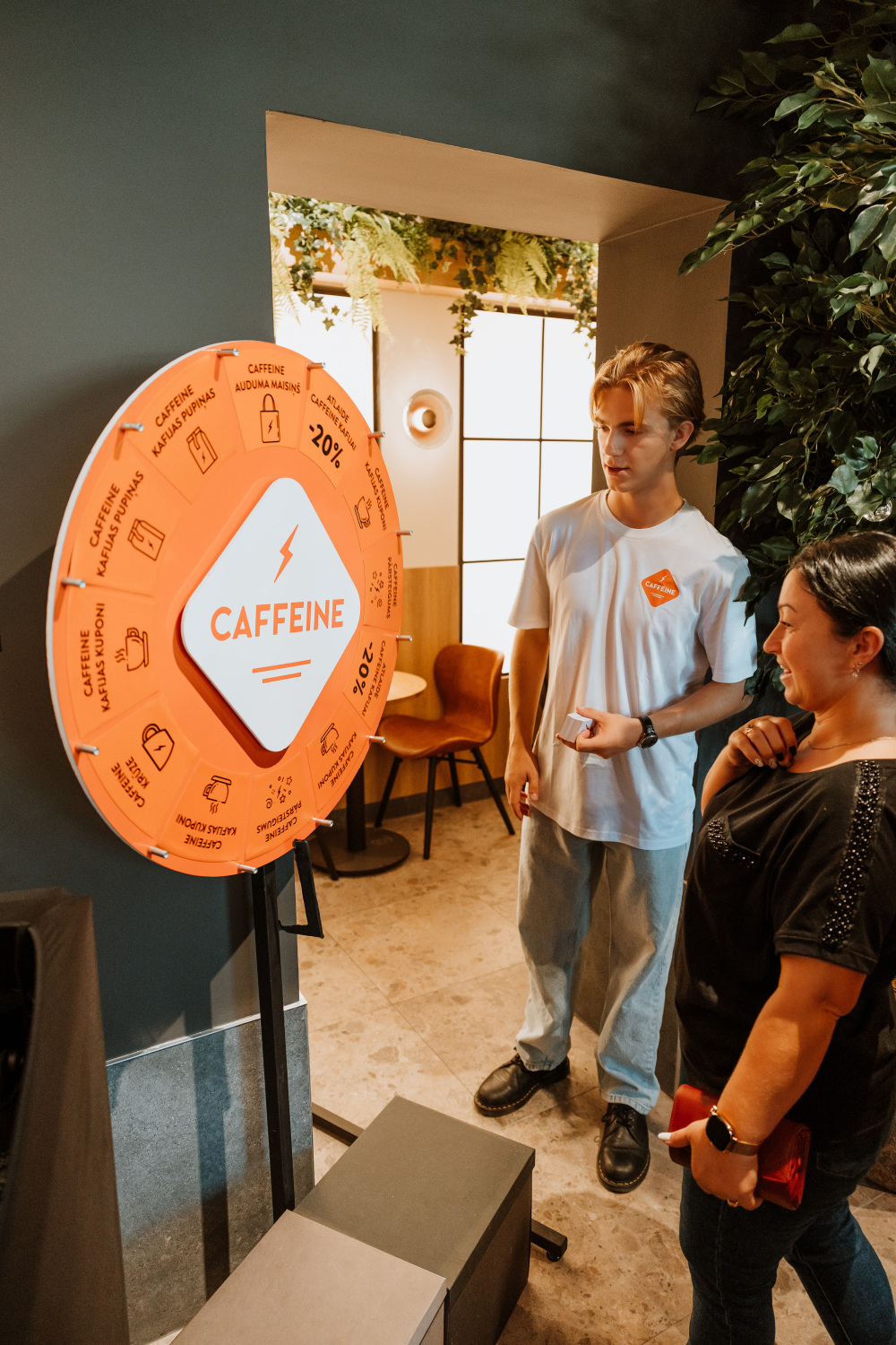 Valmierā, Rīgas ielā 9, durvis vērusi pirmā "Caffeine" kafejnīca pilsētā.