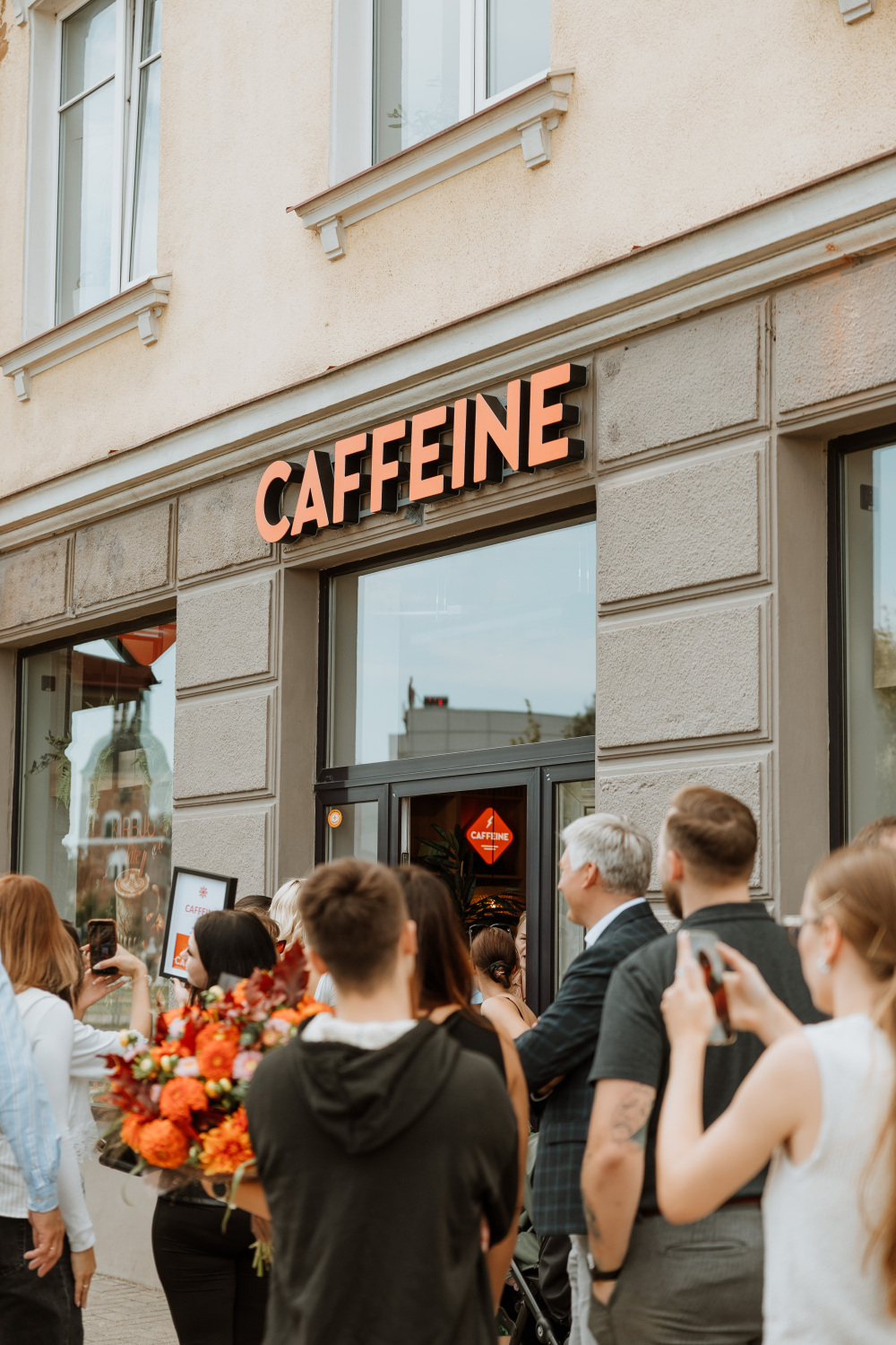 Valmierā, Rīgas ielā 9, durvis vērusi pirmā "Caffeine" kafejnīca pilsētā.