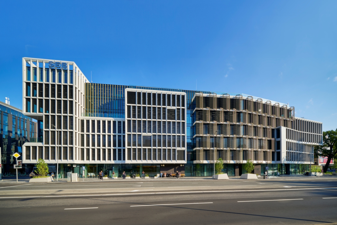 "SATEKLES BIZNESA CENTRS".