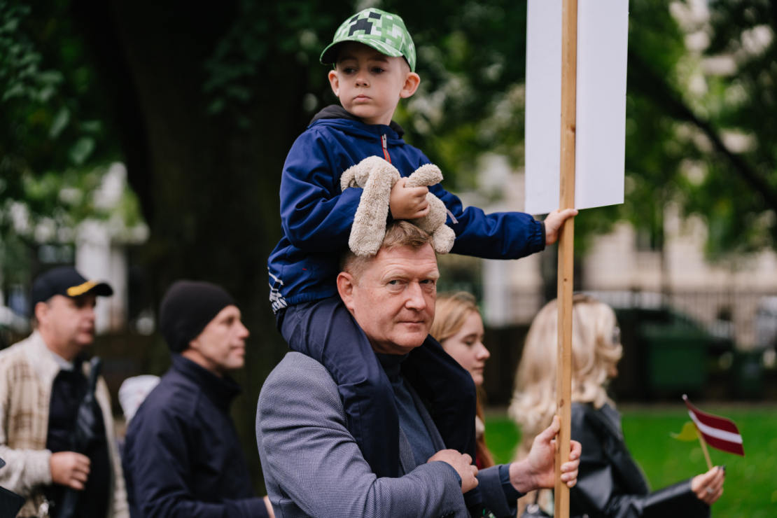 Aizsardzības ministrs Raivis Melnis Tēva dienas gājienā Rīgā.