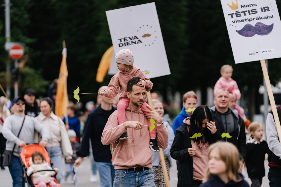 Tēva dienas gājiens un festivāls Rīgā.