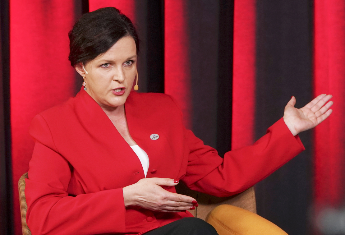 Partiju apvienības "Suverēnā vara/Apvienība Jaunlatvieši" premjera amata kandidāte Jūlija Stepaņenko piedalās LETA raidieraksta "Kas tas vispār bija?" rubrikas "Politiķi, kas tas vispār bija?!" epizodē.