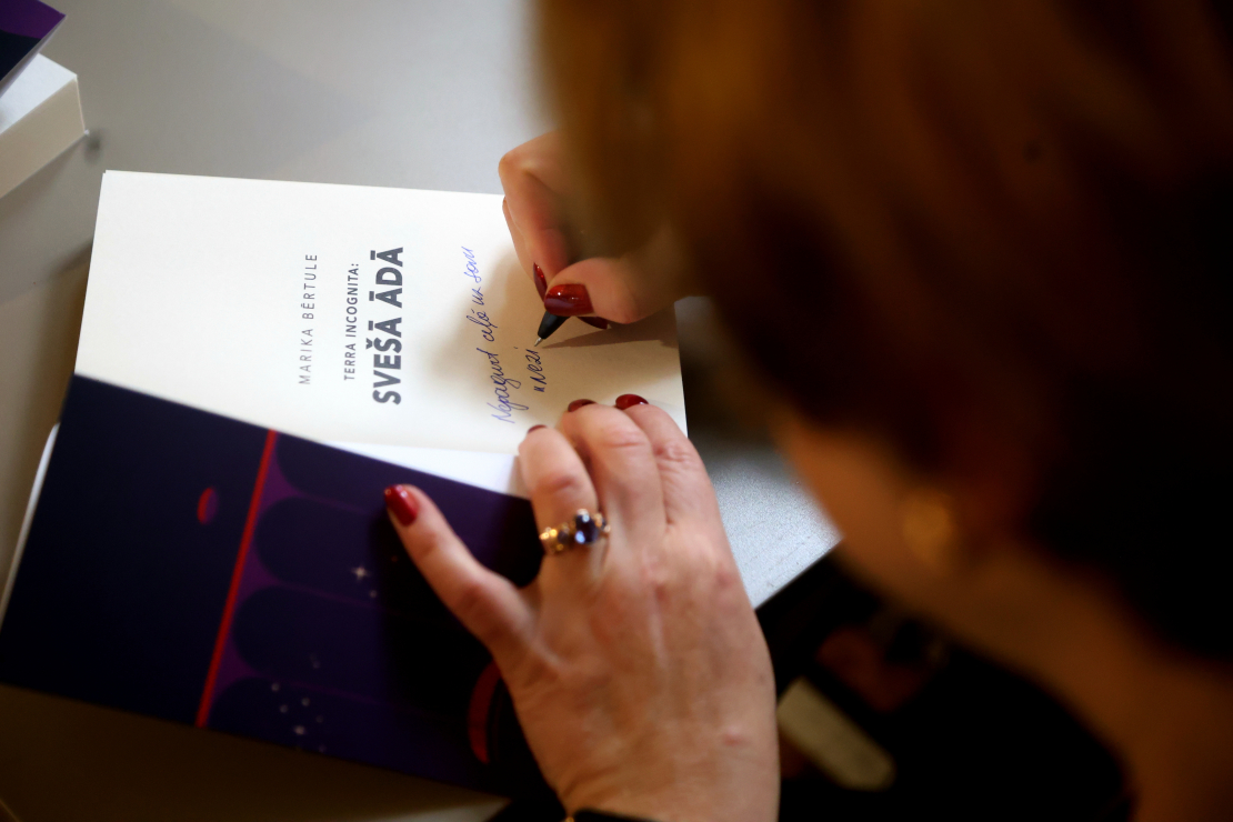 Marikas Bērtules jaunā romāna "Terra Incognita: Svešā ādā" atvēršanas svētki.