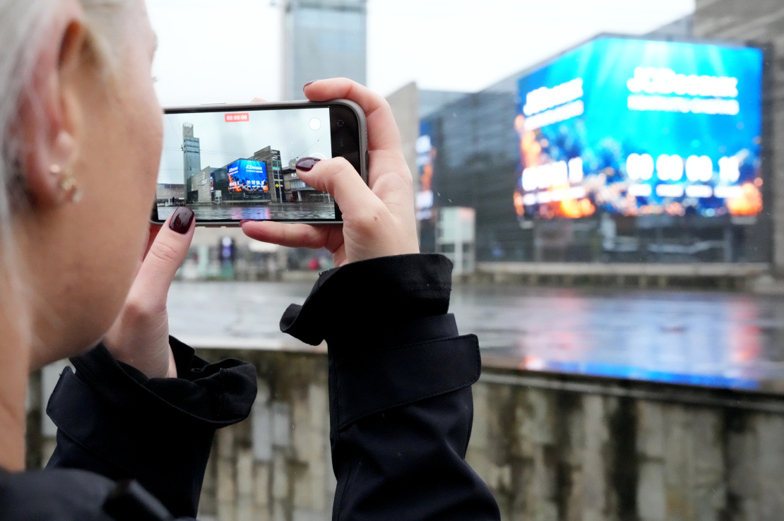 "Origo" fasādes 3D digitālais ekrāns Rīgas centrā.