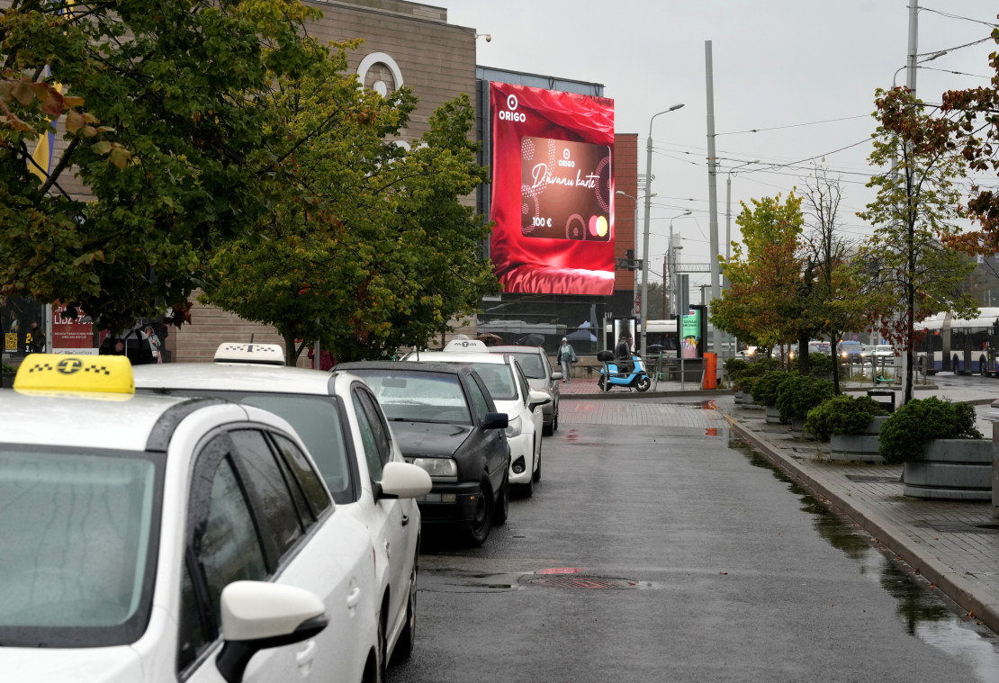 "Origo" fasādes 3D digitālais ekrāns Rīgas centrā.