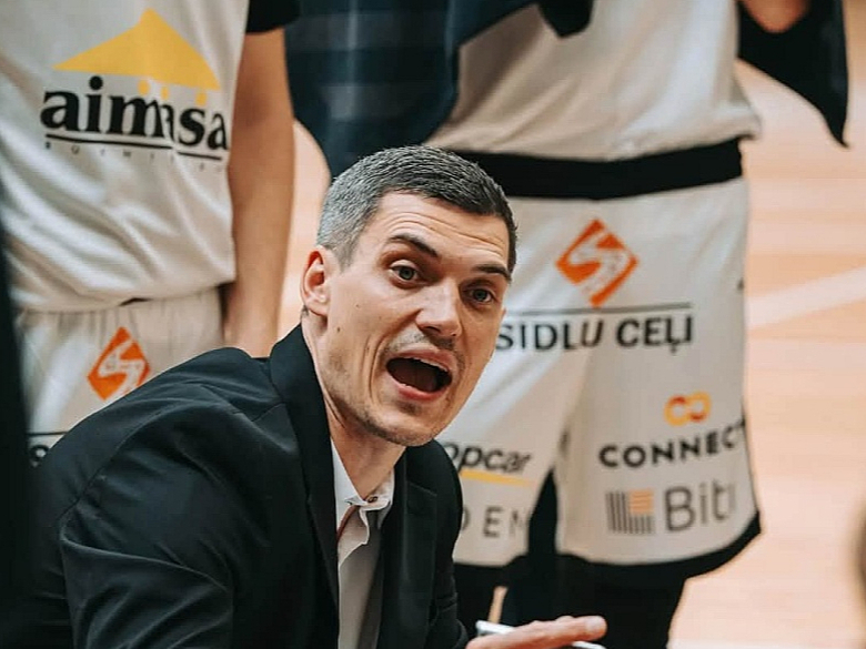 Dāvis Čoders pirmo reizi sezonu sāk galvenā trenera amatā lielajā basketbolā, un viņam tas gods stūrēt čempiones "Valmieras Glass VIA" kuģi.