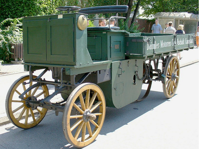 Pirmais kravas auto.