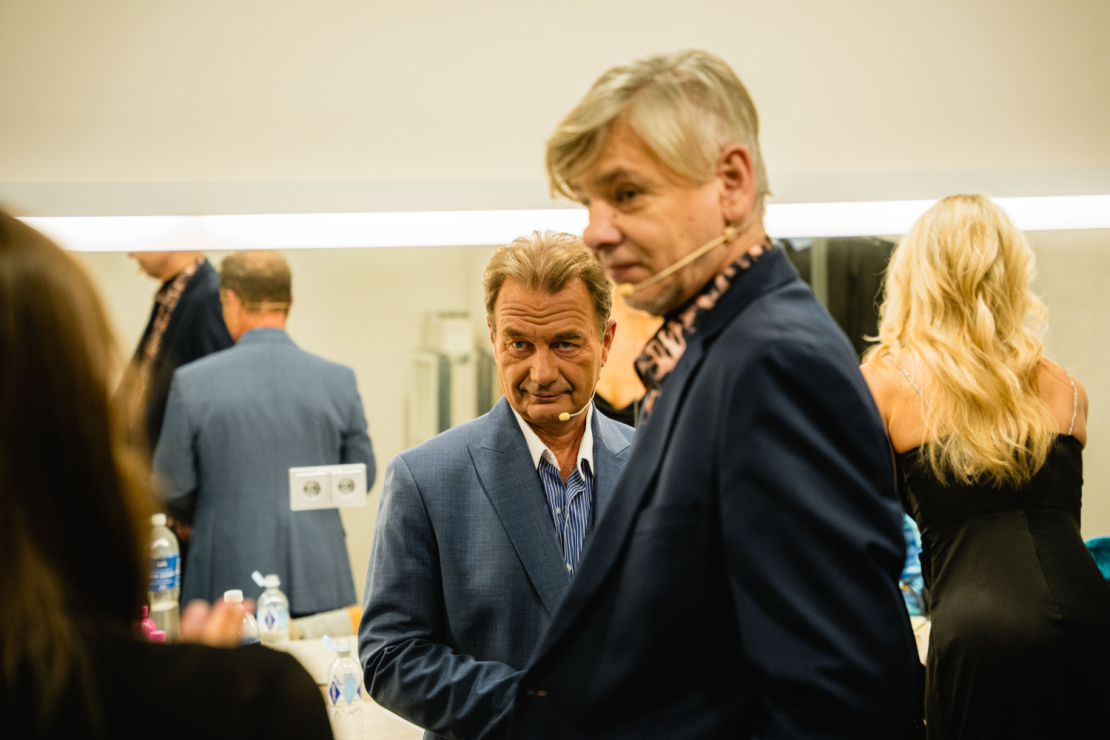 Andris Daugaviņš un Dž. Dž. Džilindžers autorvakara "Pilnīgi atklāti" pirmizrādē kultūras centrā "Ulbrokas Pērle".