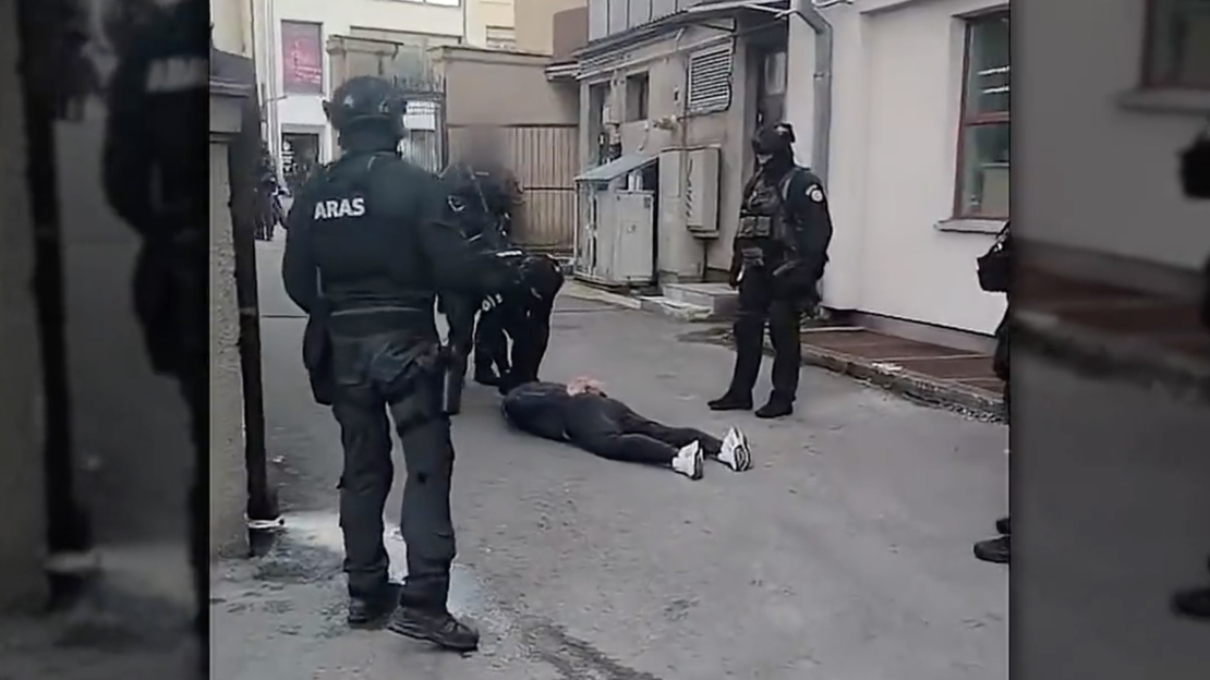 Šauļos notverts Latvijā par slepkavību meklēts vīrietis.