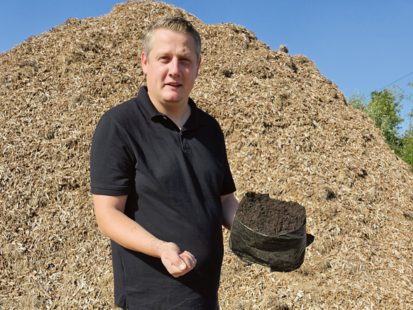 Lazdonas pagasta SIA "Salix Eco" saimnieks Reinis Silups ātraudzīgo kārklu pievienotās vērtības produktu ražošanā Latvijā ticis vistālāk. Viņa izveidoto kārklu kompostu – kūdras aizvietotāju pērk arī Dānijā. Uzņēmums arī piedāvā no kārkliem gatavotu pakaišu biosubstrātu un mulču.
