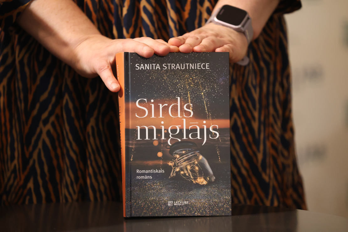 Romāna "Sirds miglājs" atvēršana.