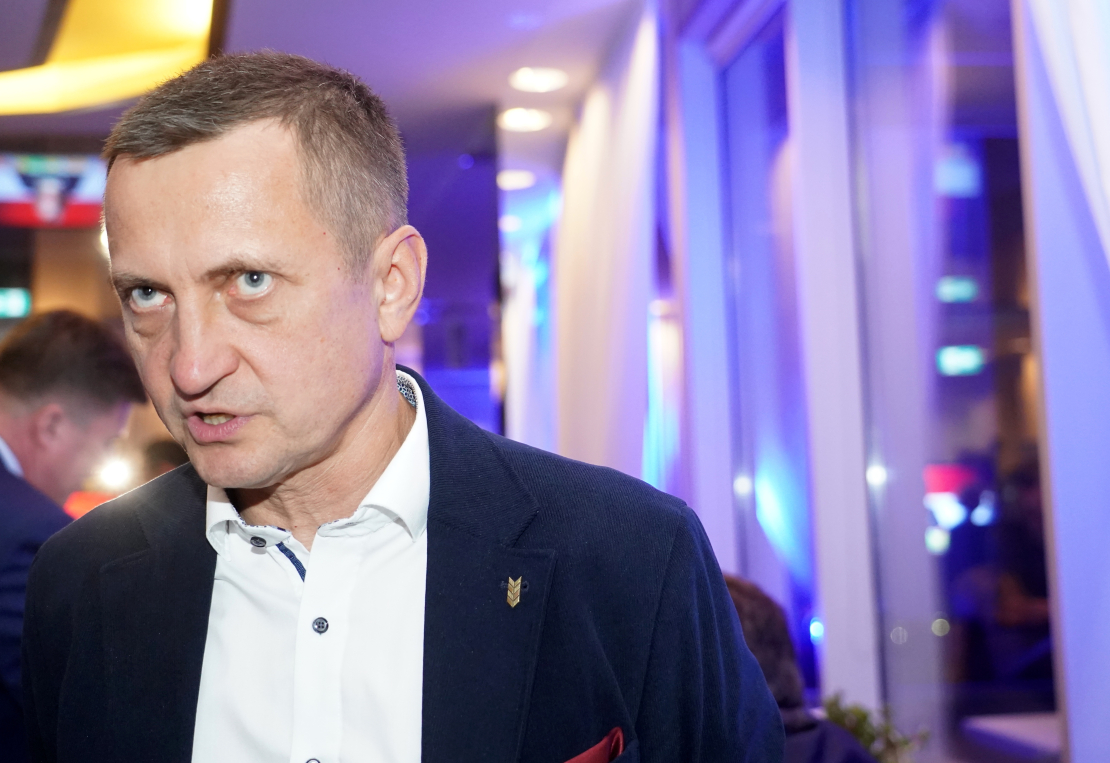 Zaļo un zemnieku savienības valdes priekšsēdētājs, Saeimas deputāts Armands Krauze Zaļo un zemnieku savienības 15. Saeimas vēlēšanu rezultātu sagaidīšans pasākumā "Islande Hotel Riga" telpās.