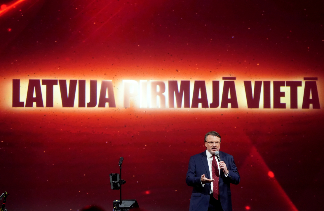 Partijas "Latvija pirmajā vietā" pārstāvji sagaida 15. Saeimas vēlēšanu rezultātus konferenču centrā "Fantadroms".