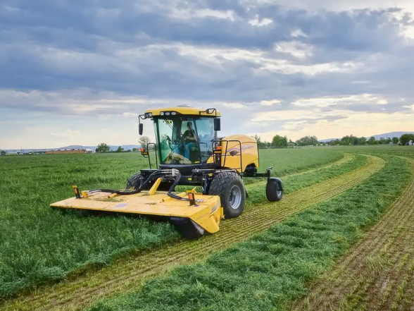 'New Holland Speedrower 1' pļāvējs. 