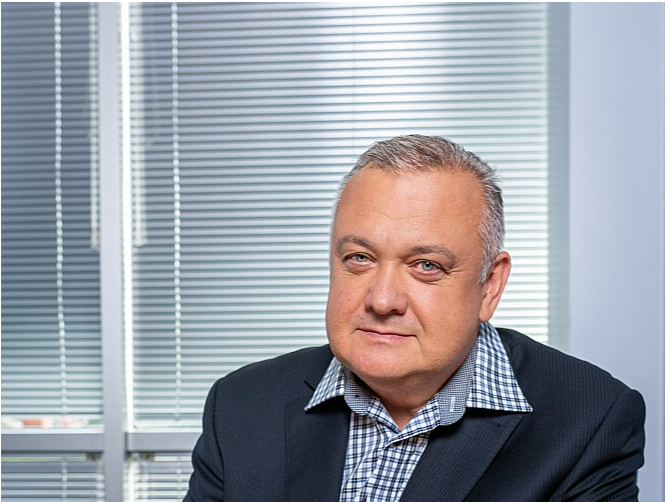 "Šobrīd ir jāizvēlas, vai nu investēt ražošanas attīstībā, vai arī pēc 10–15 gadiem mūsu tirgu pārplūdinās poļu desas," uzsver uzņēmuma "Forevers" dibinātājs un vadītājs Andrejs Ždans.