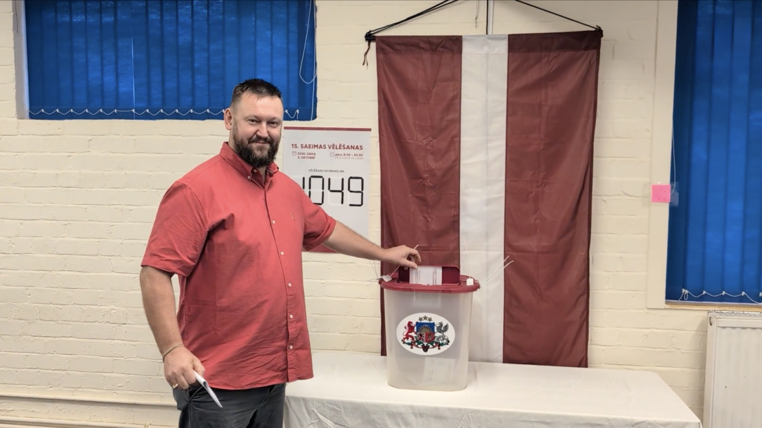 Anglijas pilsētā Bredfordā dzīvojošajam Uldim Balodim līdz tuvākajam vēlēšanu iecirknim Bristolē bija jābrauc nepilnu stundu,