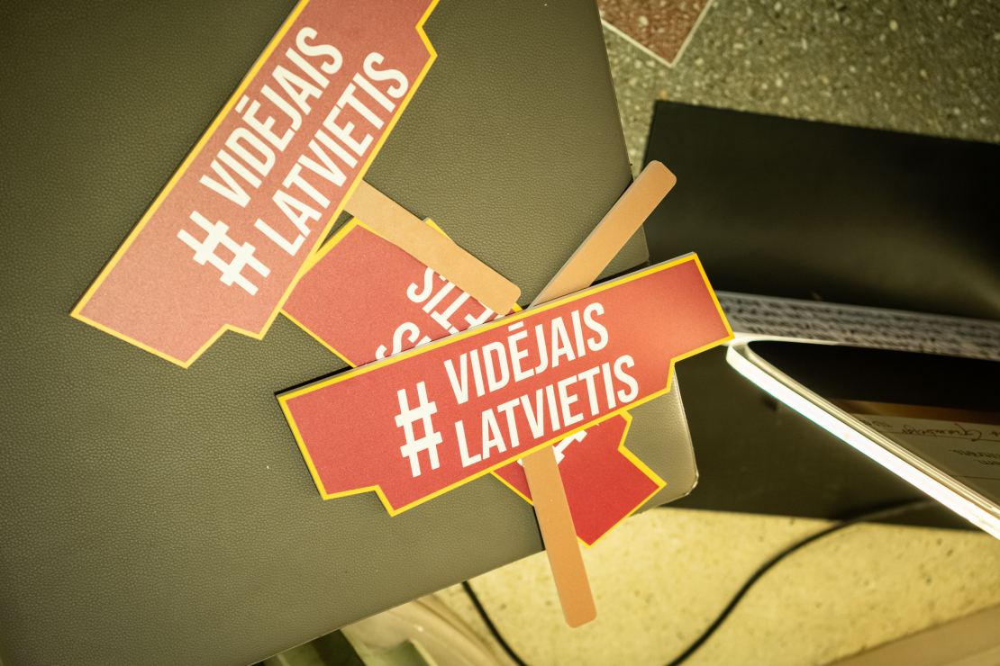 Komiķa Edgara Bāliņa soloizrādes "Vidējais latvietis" pirmizrāde VEF Kultūras pilī.