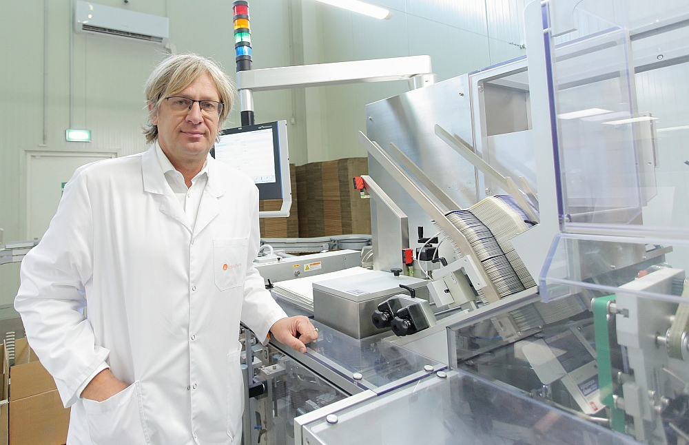 "Lotos Pharma" ir viena no modernākajām uztura bagātinātāju ražonēm ne tikai Baltijā, bet visā Ziemeļeiropā. Tā ir piemērota arī medikamentu ražošanai, kas būs nākamais solis uzņēmuma attīstībā," saka uzņēmuma "Lotos Pharma" īpašnieks Kaspars Ivanovs.