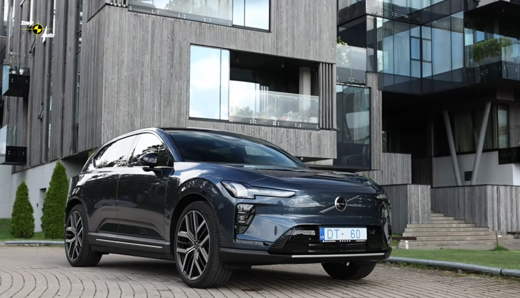 Volvo EX60.