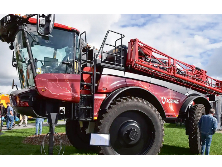 'Agrifac Vanguard 55' hibrīdsmidzinātājs.