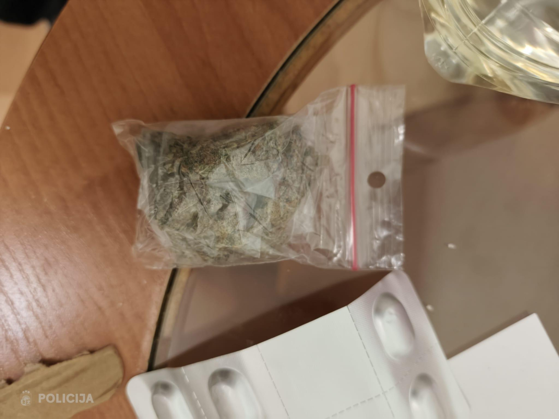 Pie sievietes Daugavpilī izņemtās narkotiskās vielas.