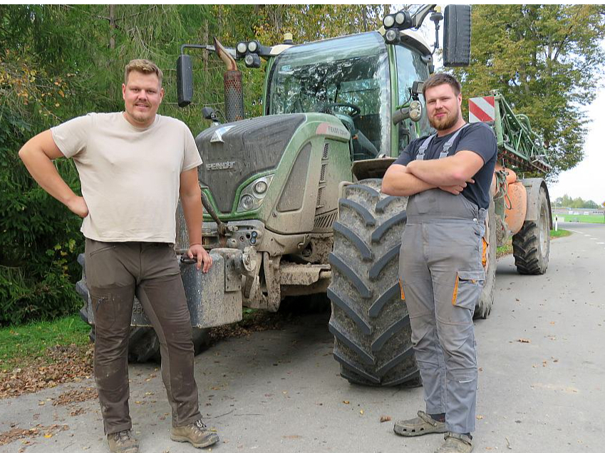 SIA "Baltic Pork" agronoms Jānis Rika un traktorists Dairis Paeglītis vīlušies attiecīgi nacionāļos un ZZS un cer uz Kulbergu.