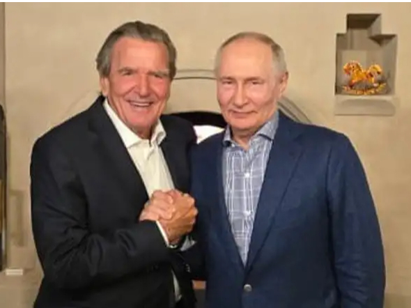 Šrēders un Putins Maskavā.