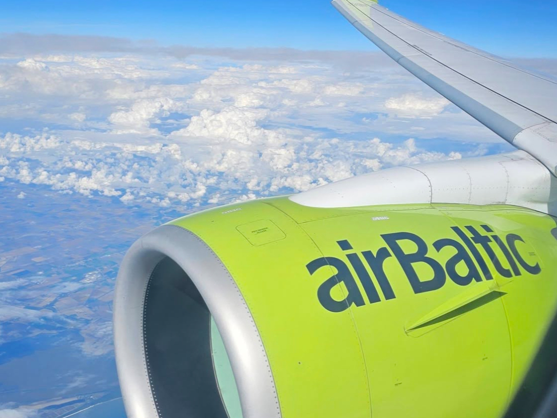 "airBaltic".