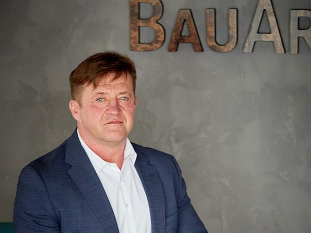 Talsu uzņēmuma "BauArt" īpašnieks un valdes priekšsēdētājs Alvis Krēķis: "Es kā būvnieks pagaidām īpašas sekmes birokrātijas samazināšanā būvniecībā neredzu, kaut gan nevar noliegt, ka digitālās vides ieviešana atvieglo darbu."