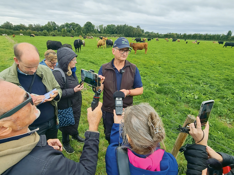 Kens Gils, "Ballydermot Organic Farm" īpašnieks: "Bioloģiskā saimniekošana ir arī iespēja pietiekami nopelnīt. Atzīšos – mana sieva ir veģetāriete, bet es liellopa gaļu ēdu reti un nesaredzu īpašu atšķirību gaļas kvalitātē, kas izaudzēta bioloģiskā vai konvencionālā saimniecībā. Tomēr šāds saimniekošanas modelis man tiešām patīk un atbilst manai pārliecībai."
