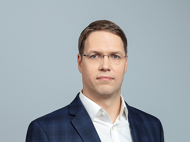 Gatis Junghāns, AS "Augstsprieguma tīkls" valdes loceklis: "Arī tiem patērētājiem, kuriem elektroenerģijas cena piesaistīta biržas cenai, izmaiņu nebūs, jo neatkarīgi no konkurējošo biržu skaita elektroenerģijas cena tiek aprēķināta centralizēti un visās biržās tā būs vienāda."