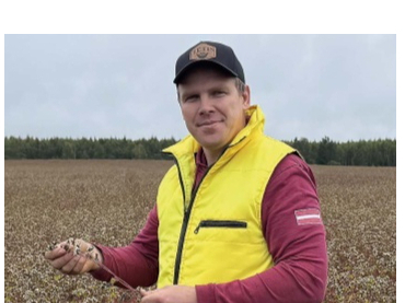 Kaspars Baltacis: "Griķi šajā sezonā ir labi auguši, tomēr tie pēc salnas vēl jānovāc. Šim kultūraugam ir ļoti svarīga vieta augu maiņā, jo cita starpā tie arī no augsnes paceļ un padara pieejamas barības vielas, ierobežo nezāles, pārvērš citiem augiem grūti pieejamus augsnes ķīmiskos savienojumus viegli uzņemamos elementos."