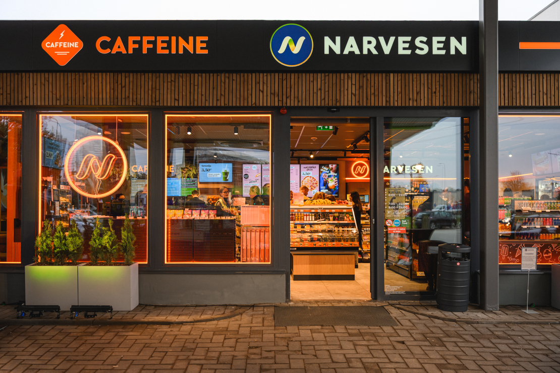 Atjaunotais "Narvesen" veikals "Neste" degvielas uzpildes stacijā Mārupē.