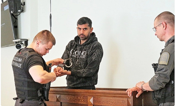 Pēc avārijas Džatinders Singhs atrodas apcietinājumā un uz tiesu tika konvojēts.