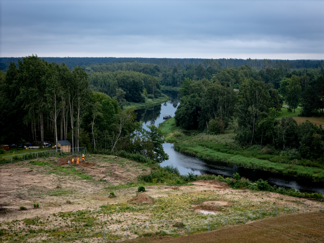 Rail Baltica pamattrases būvdarbu teritorijā atrasti liela kalibra kara laika lādiņi.