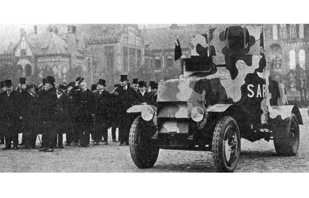 Bruņuauto "Sargs" Esplanādē.