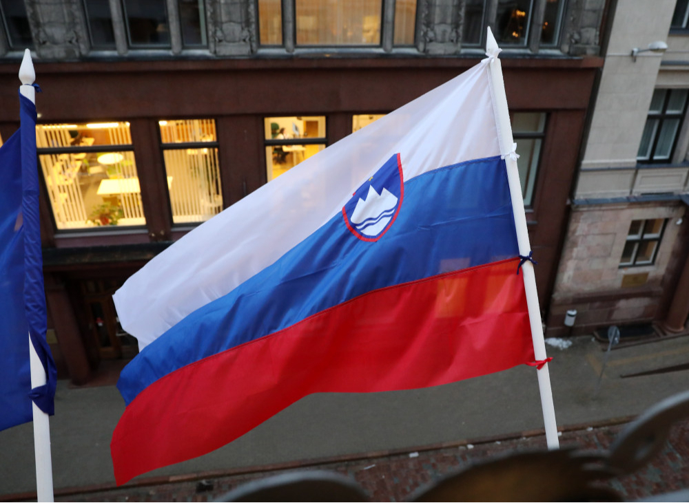 Slovēnijas karogs.