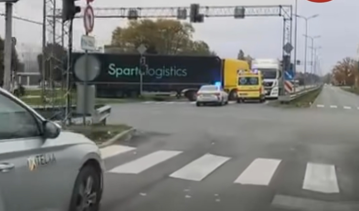 Kravas auto sadursme Rīgā.