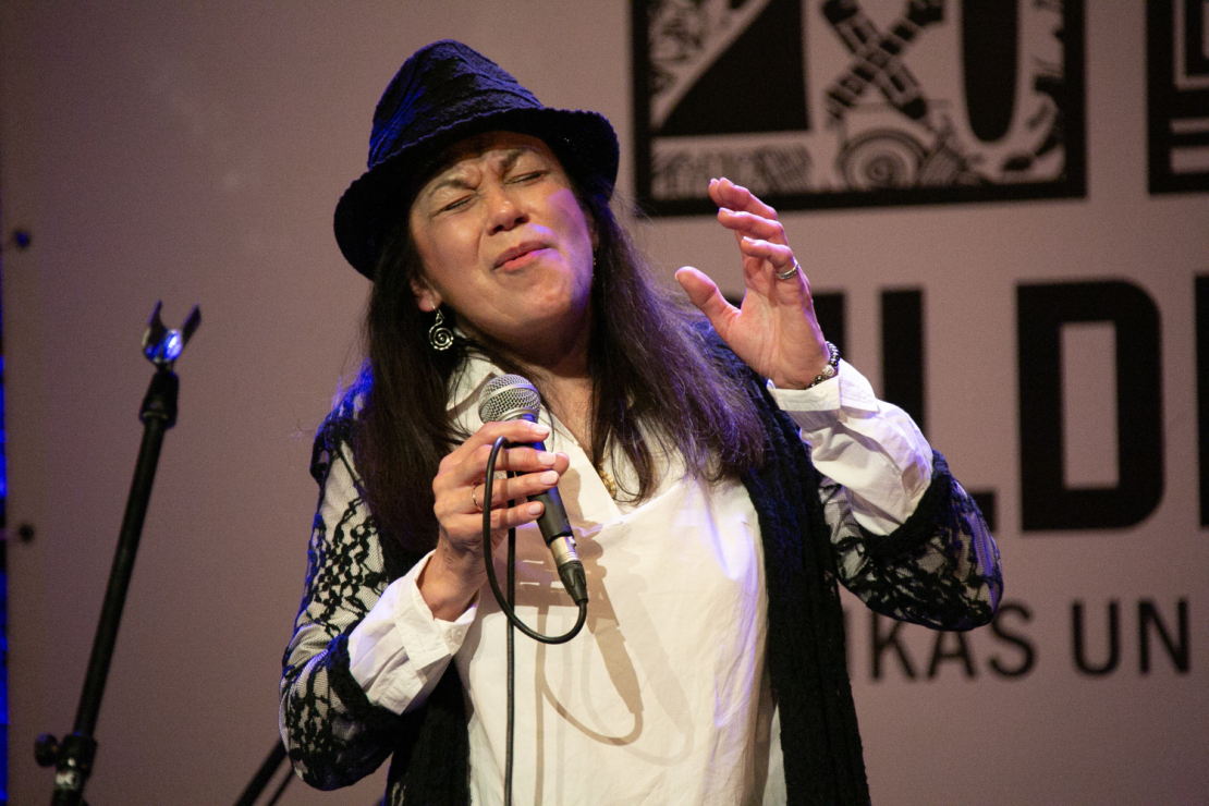 Mirta un HOT Acoustic B.