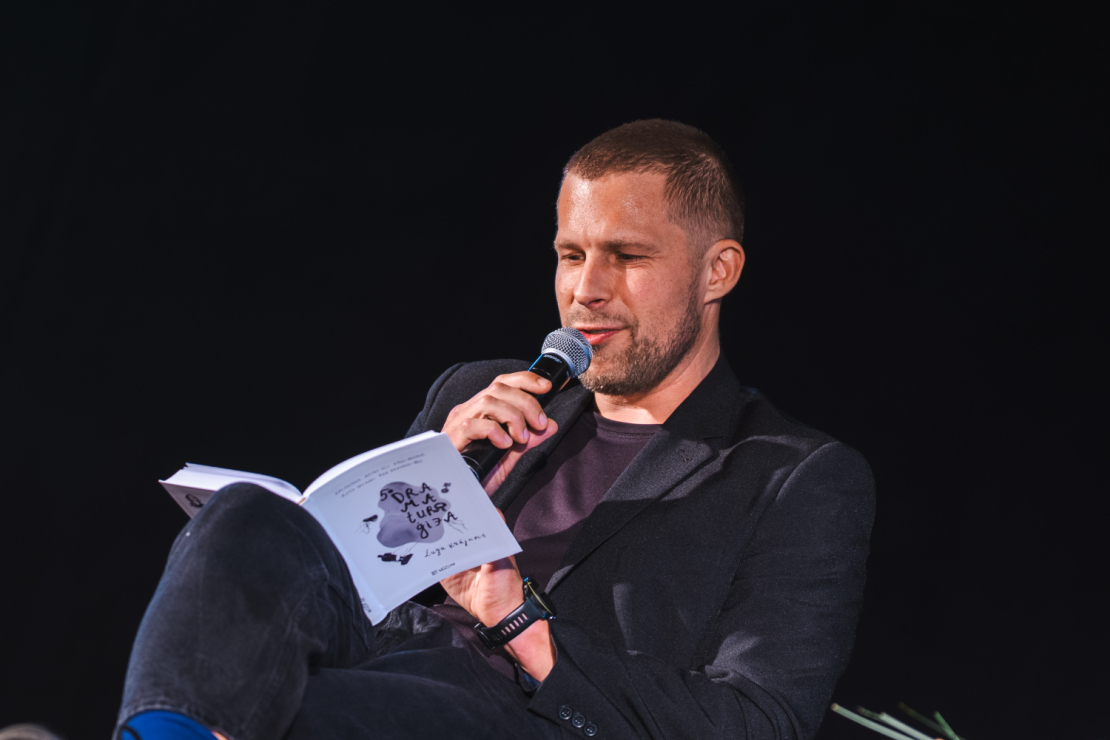 Laikmetīgās latviešu dramaturģijas krājuma "5* dramaturģija" atvēršanas svētki Dailes teātrī.