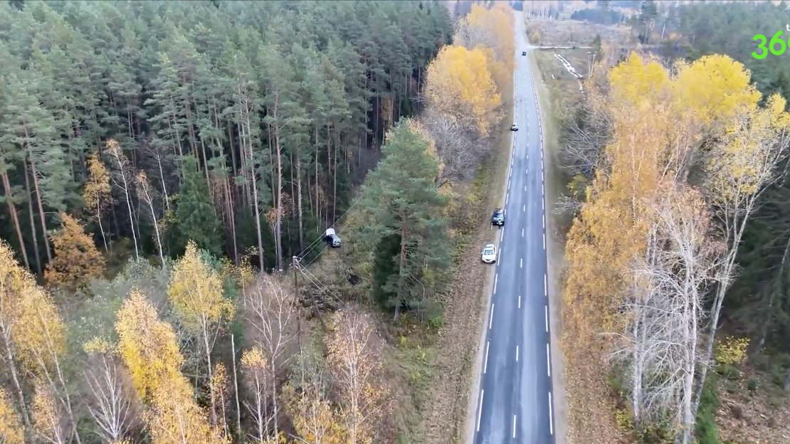 Pēc trieciena spēkrats mainījis braukšanas trajektoriju un nobraucis no ceļa.