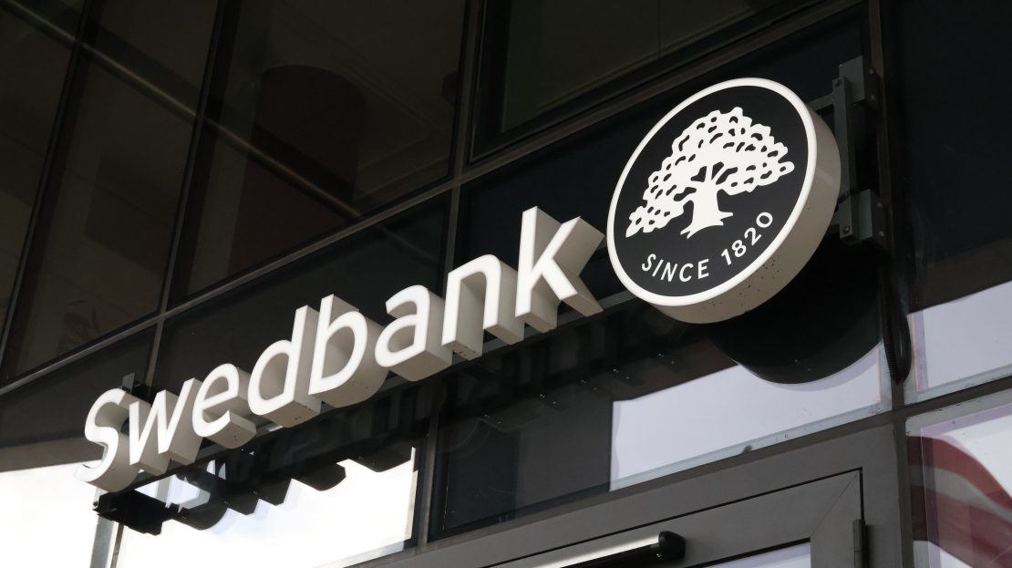 Swedbank logo.