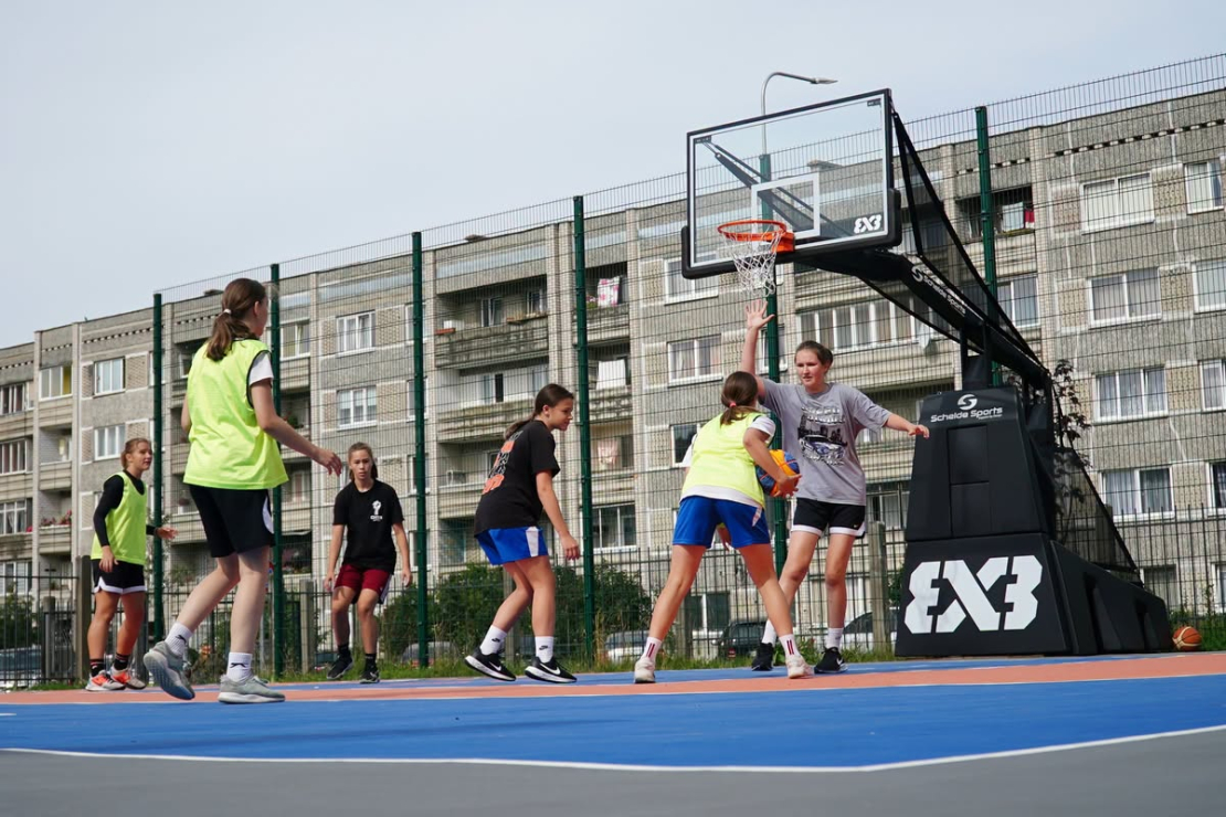 Basketbola laukums.