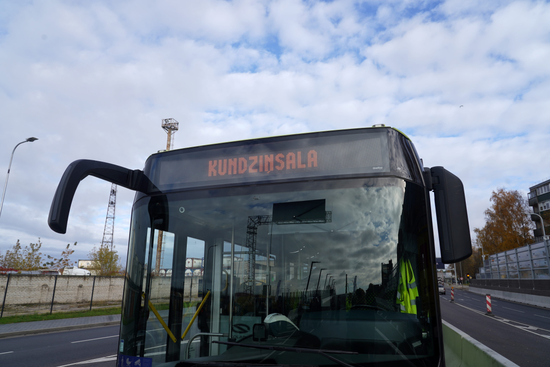 Rīgas pašvaldība un Rīgas brīvostas pārvalde rīko Kundziņsalas pārvada atklāšanas pasākumu.