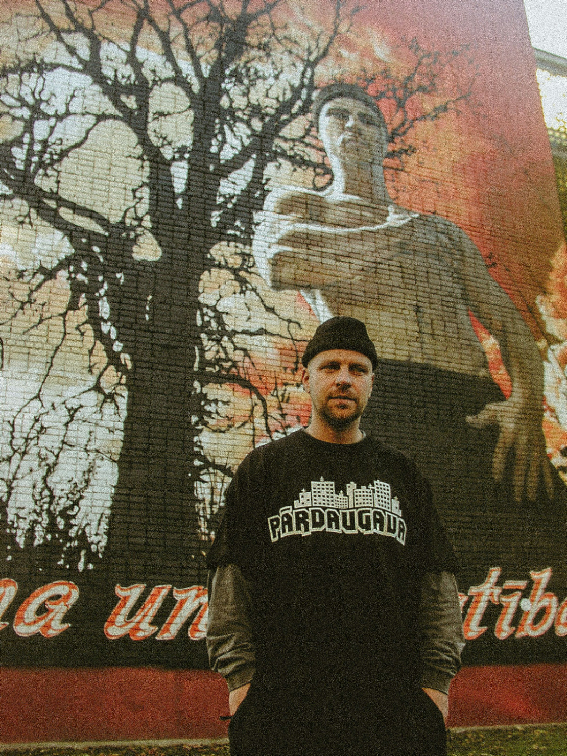 Ozols pie viņa debijas albuma "Cieņa un mīlestība" 25 gadu jubilejai veltītā murāļa.