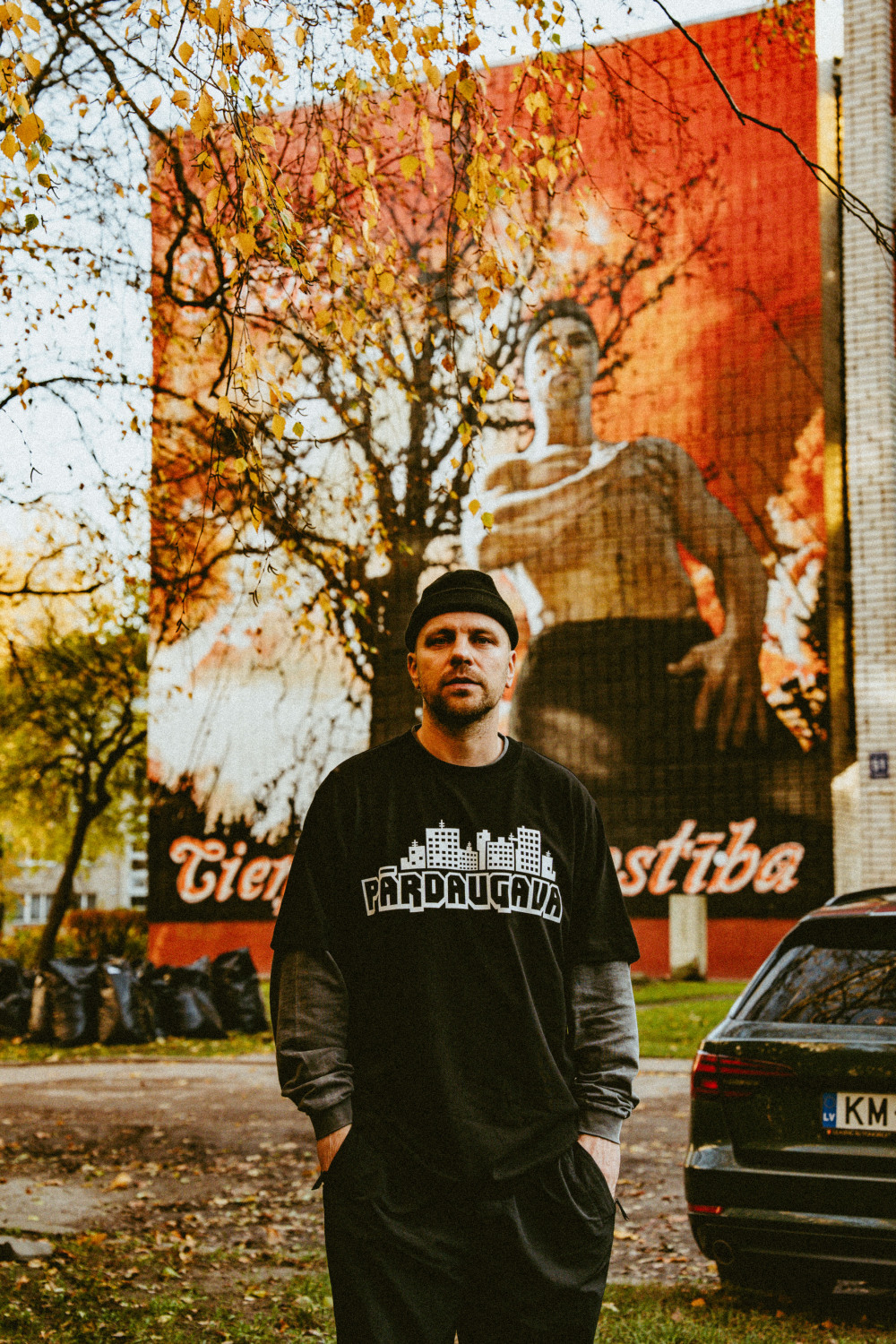 Ozols pie viņa debijas albuma "Cieņa un mīlestība" 25 gadu jubilejai veltītā murāļa.