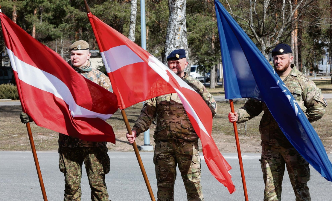 Karavīri Ādažu militārajā bāzē 2022. gadā – Latvijas un Dānijas premjerministru vizītes laikā. 
