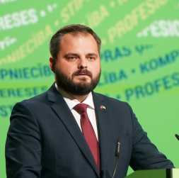 Partijas “Jaunā Vienotība” frakcijas vadītājs Saeimā Edmunds Jurēvics. Partijas “Jaunā Vienotība” frakcijas vadītājs Saeimā Edmunds Jurēvics.