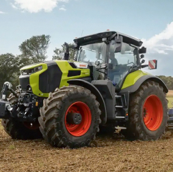 'Claas Axion 8' traktors.
